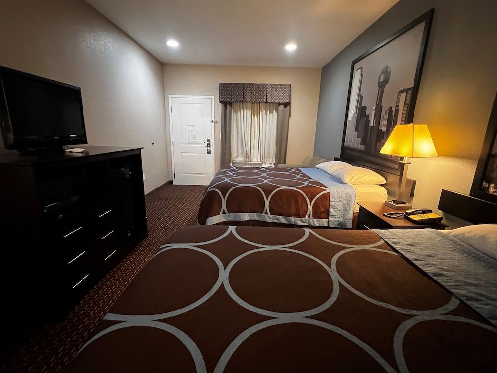 Super 8 by Wyndham Center 1