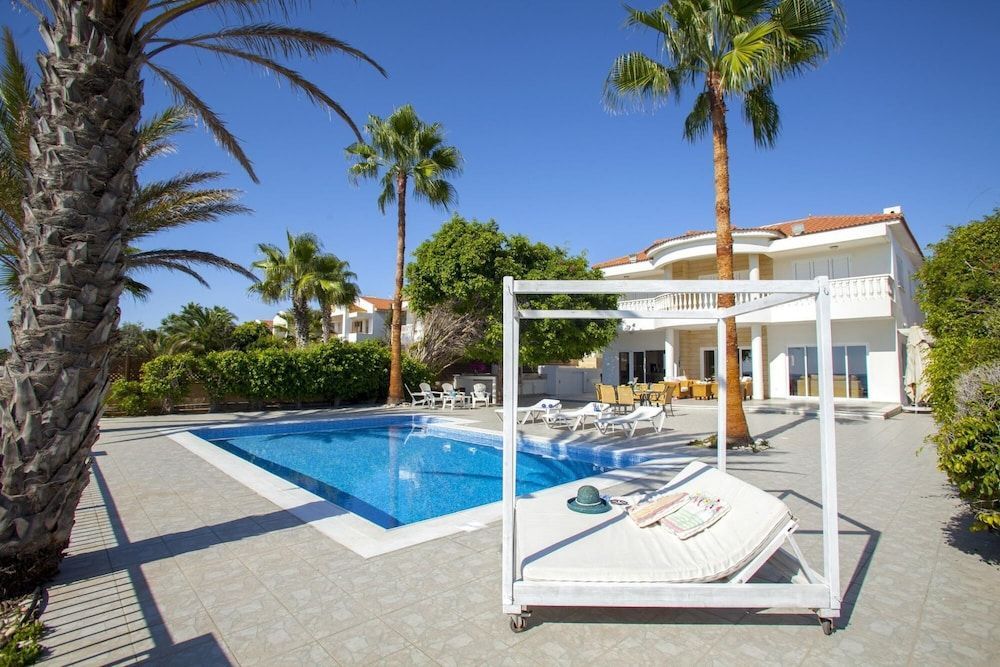 Sunset Beachfront Villa Meneou 2