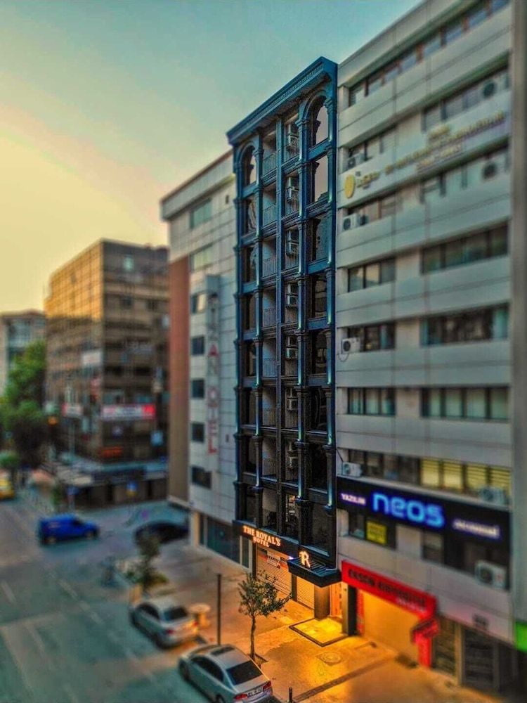 THE ROYALS HOTEL 1