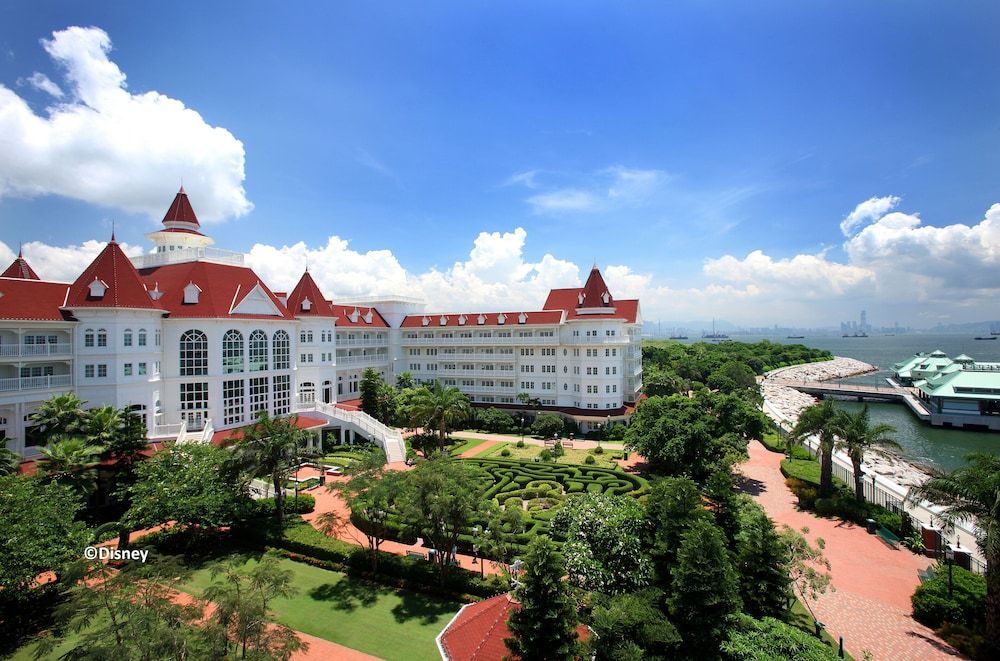 Hong Kong Disneyland Hotel 1