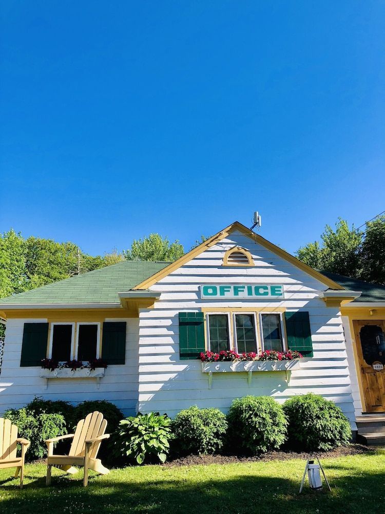 Green Gables Bungalow Court 2