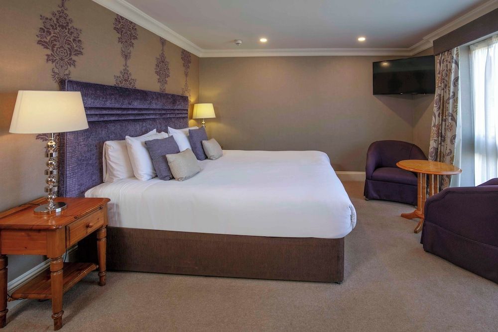 Knights Hill Hotel & Spa 1