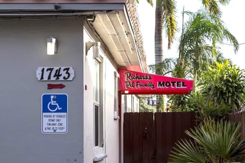 Richard's Pet Friendly Motel 1