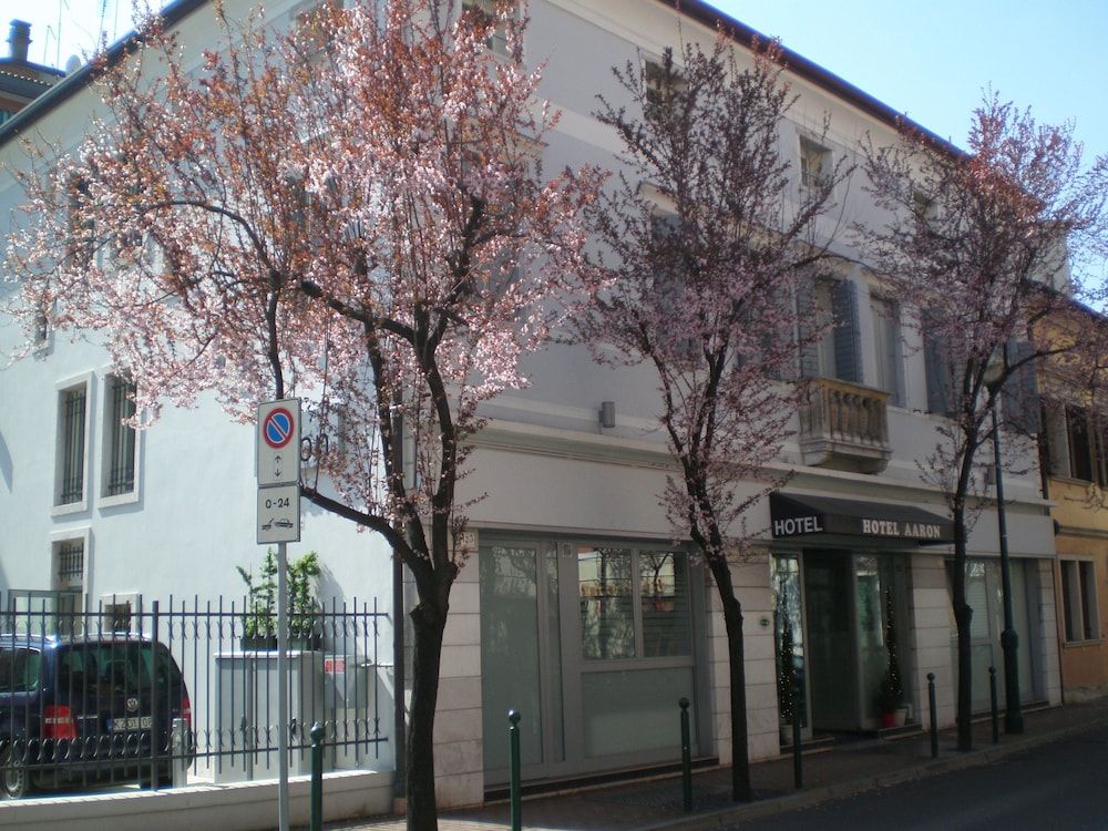 Hotel Aaron 2