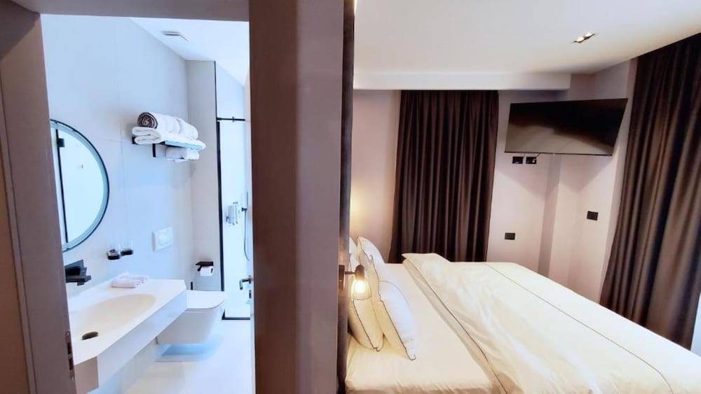 StarLight Hotel 2