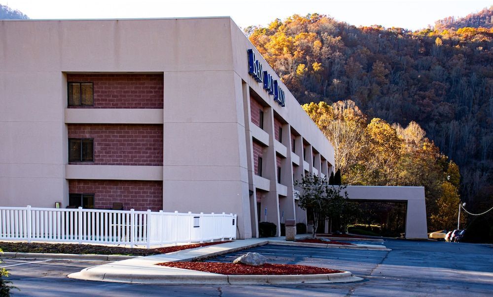 Bay Mountain Inn Cherokee Smoky Mountains 1