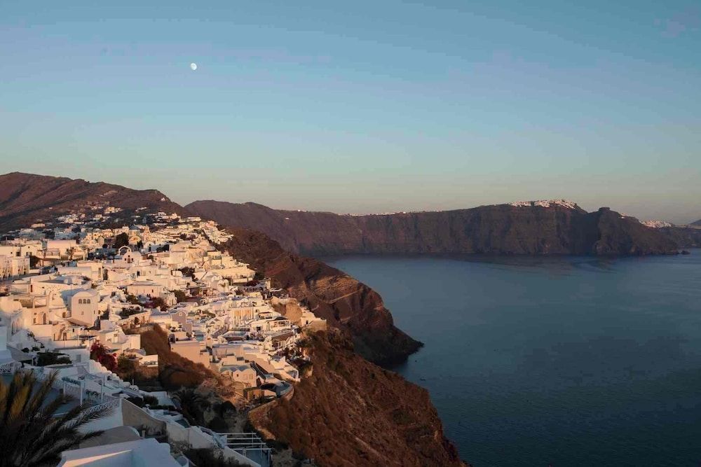 ArmonOia Suites Santorini 1