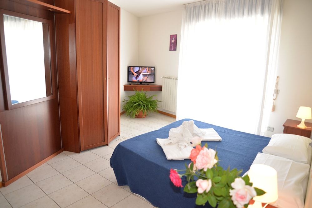 Room-two-room Apartment 2