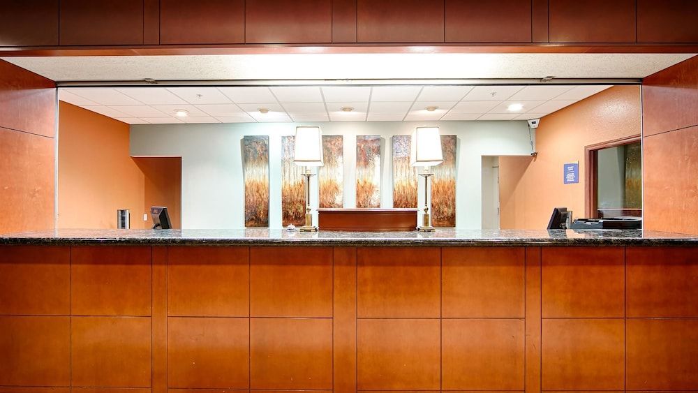Best Western Plus Sandusky Hotel & Suites 2