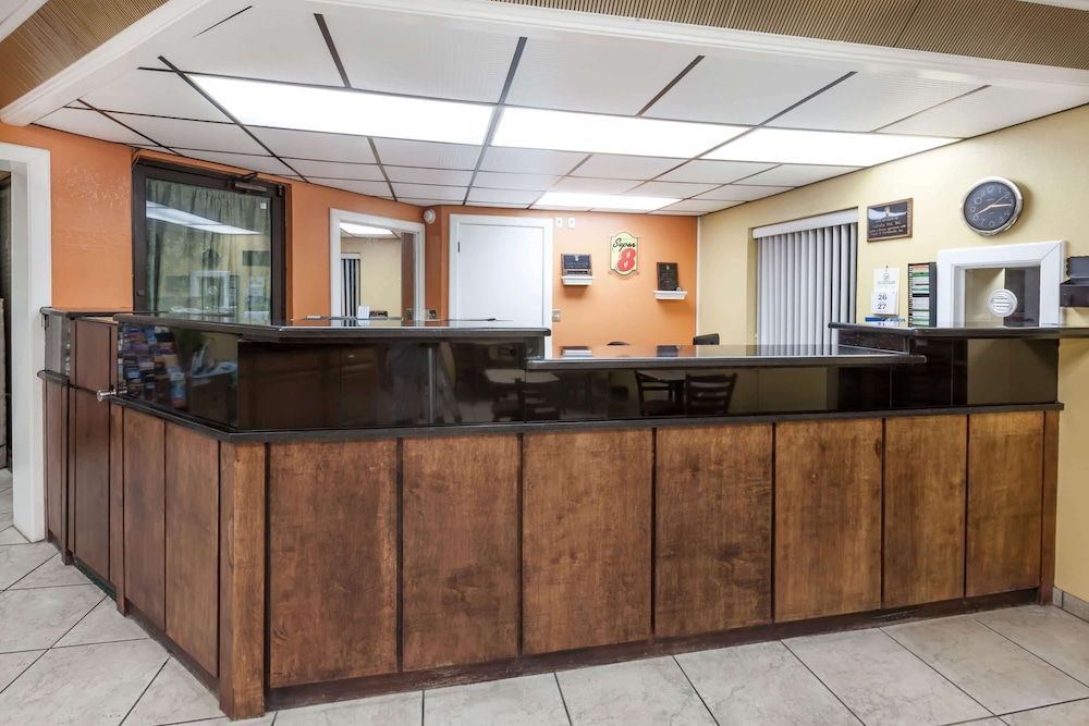 Super 8 by Wyndham Clinton OK 2
