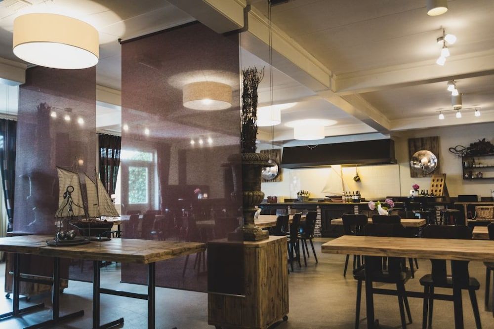 Bar-Bistro-Hotel DOK 2