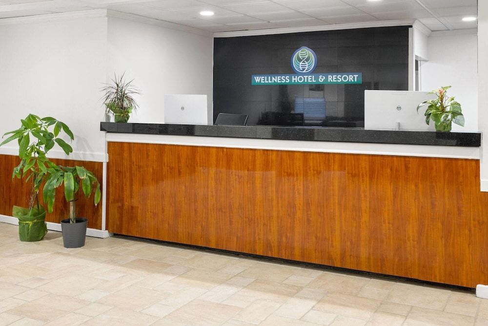 Ramada by Wyndham Butler/Tesla Biohealing Resort 2