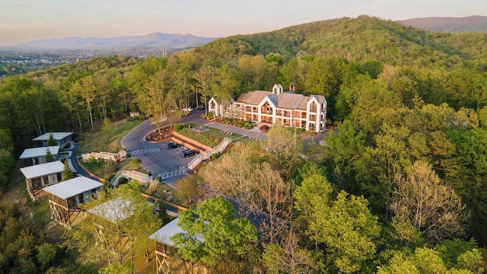 Iris Inn and Cabins 1