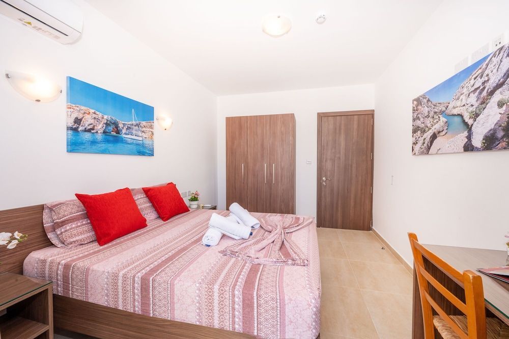 Sea Bliss 1 Bedroom Apartments by Getawaysmalta 2
