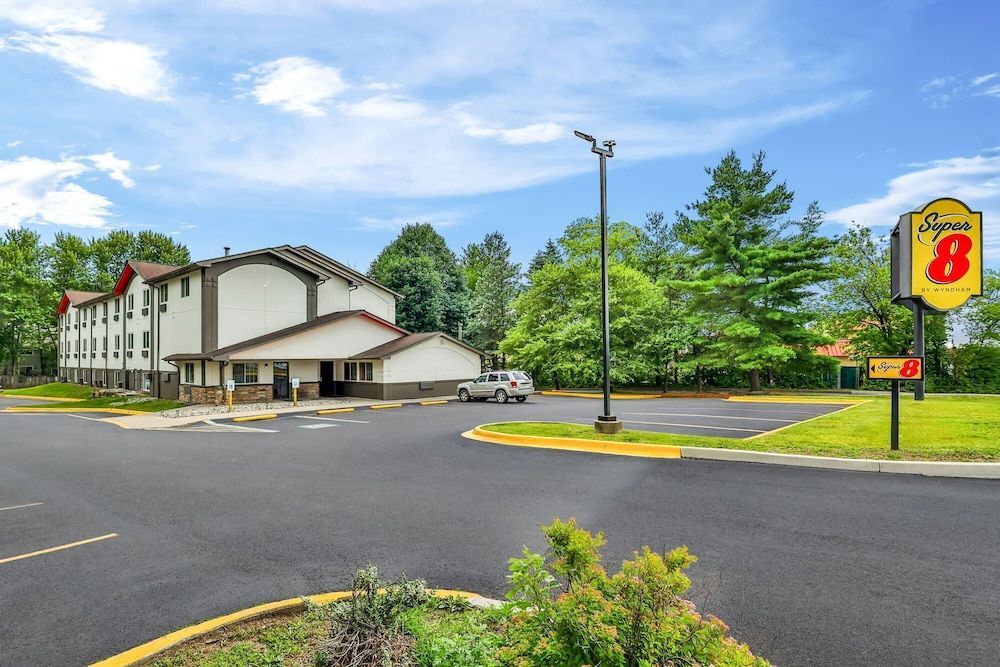Super 8 by Wyndham East Stroudsburg - Poconos 1