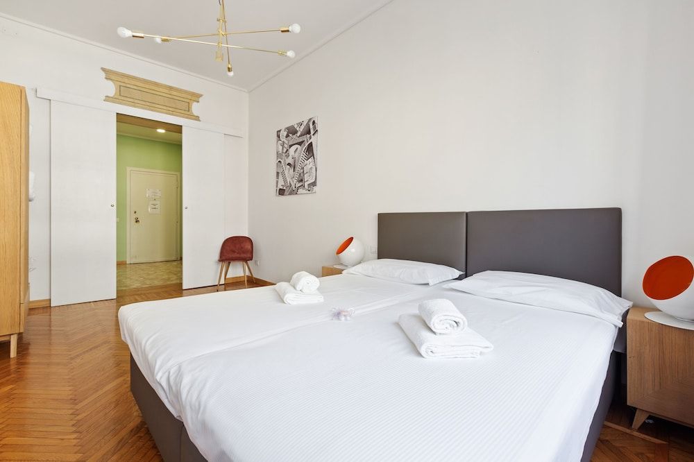 Roomy Apartment Duomo & San Babila 2