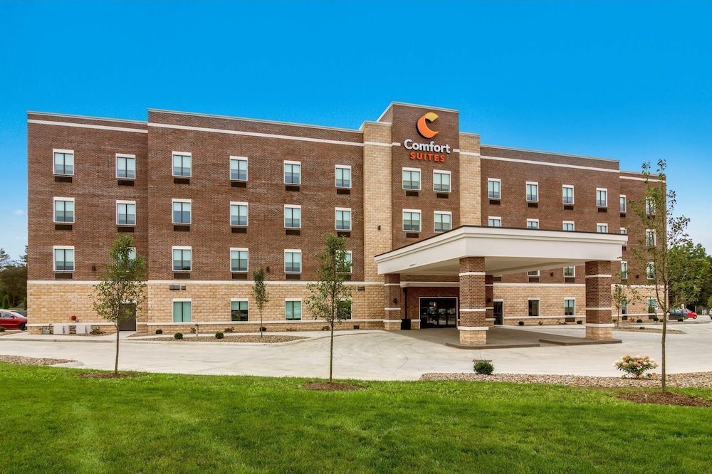 Comfort Suites Wooster near University Campus 1