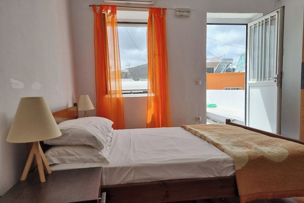1-bed House Sleeps 4 - Free Parking, Patio, Wifi 2