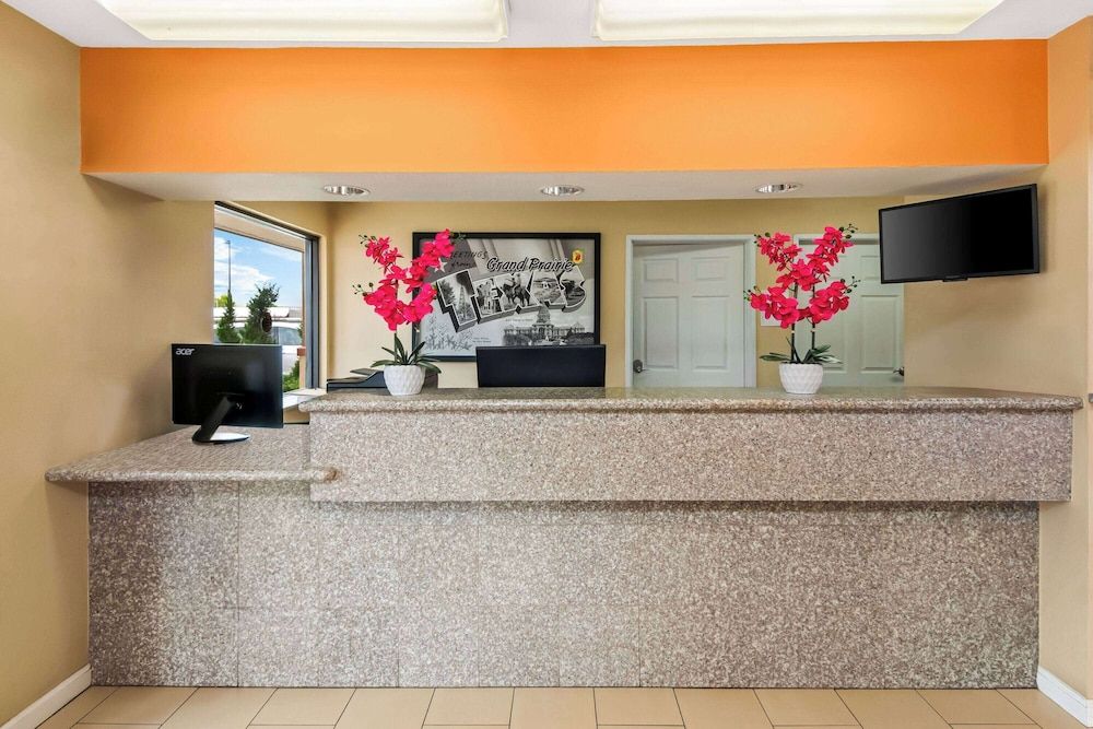 Super 8 by Wyndham Grand Prairie Southwest 2
