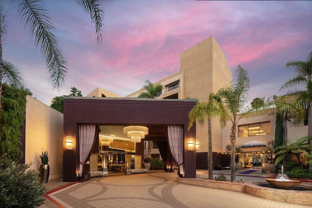 Avenue of the Arts Costa Mesa, a Tribute Portfolio Hotel 1