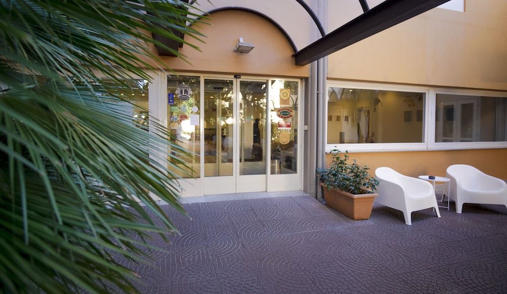 Mistral2 Hotel 2