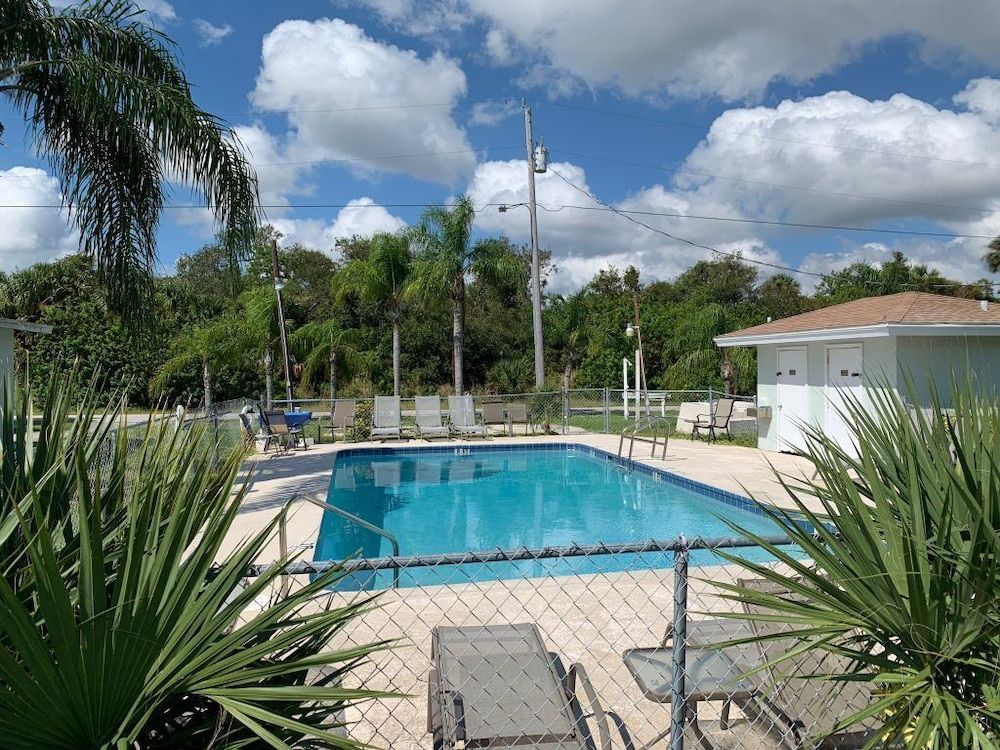Sebastian Gardens Inn & Suites 1