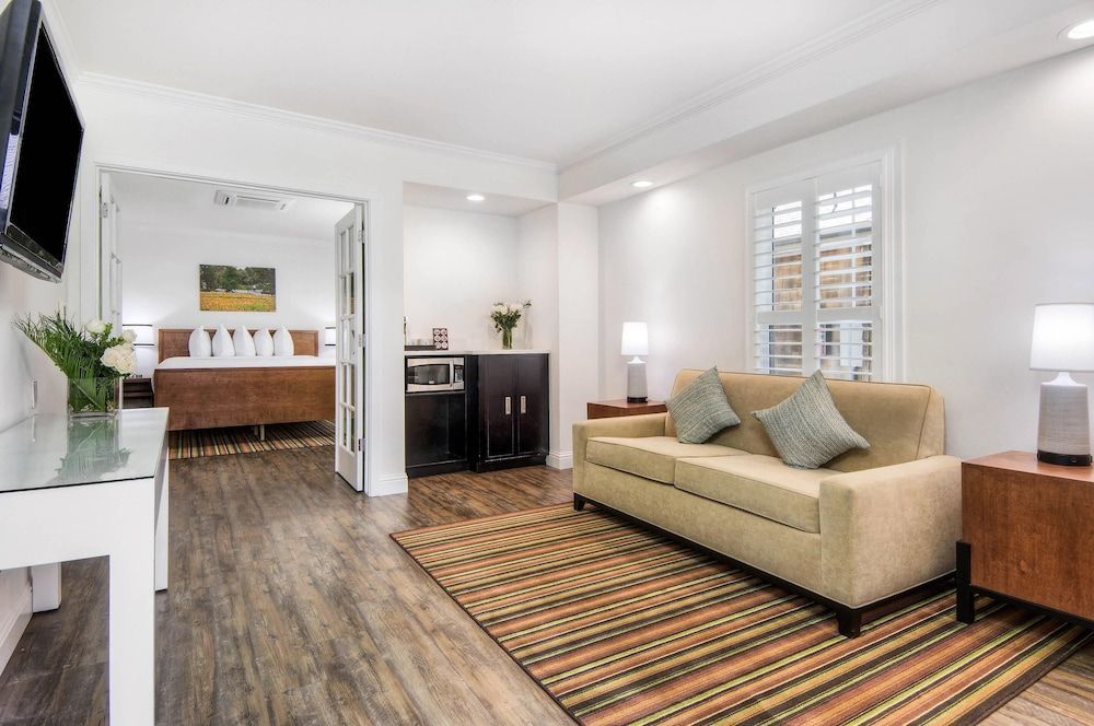 Aggie Inn, an Ascend Collection Hotel 1