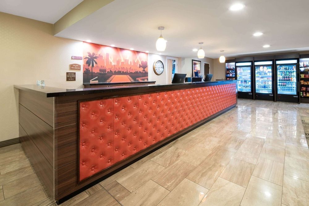 Ramada by Wyndham Burbank Airport 2
