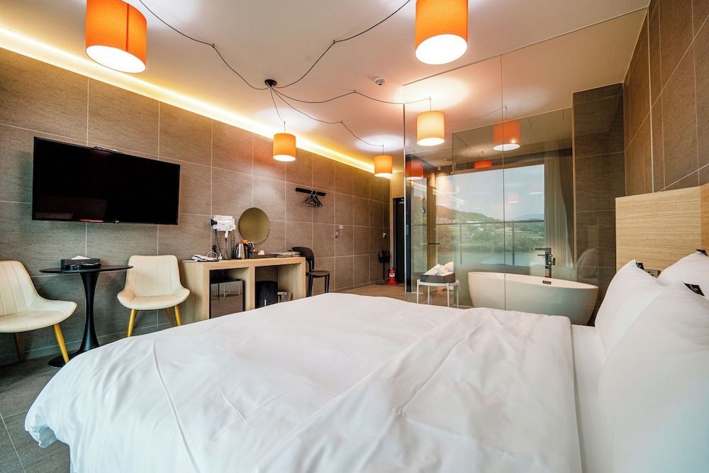 The Line Hotel 2
