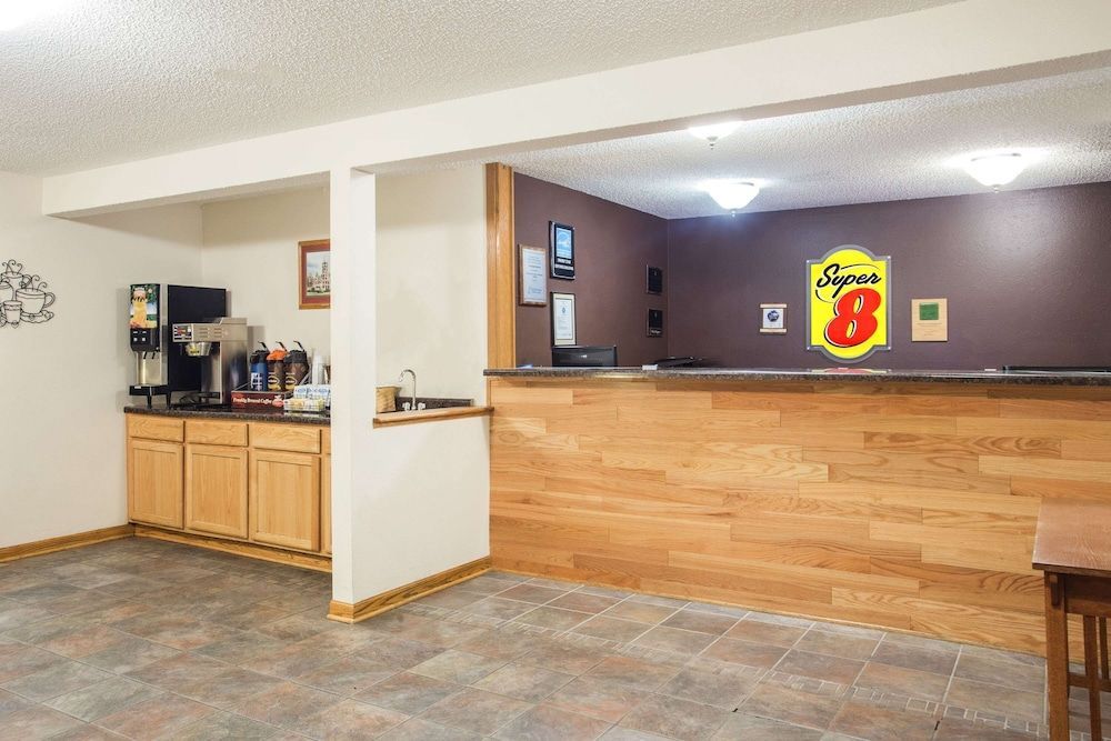 Super 8 by Wyndham Monroe WI 2
