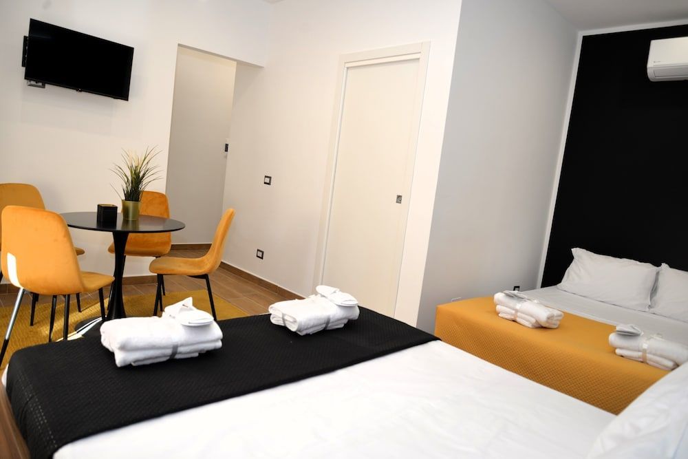 BlackWoody Contemporary Rooms - Napoli Centro Storico 2