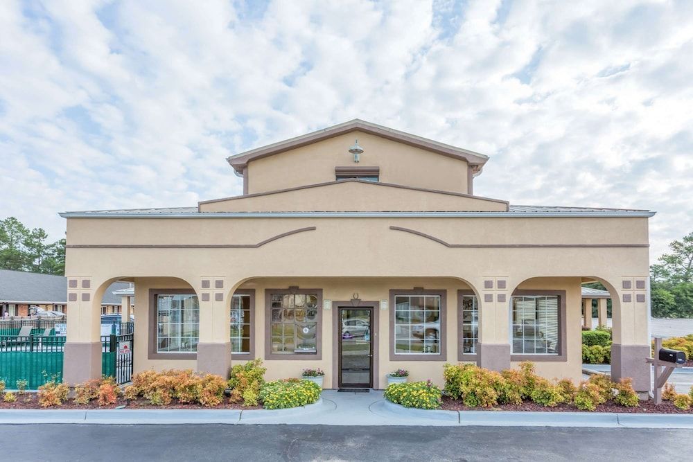 Super 8 by Wyndham Santee/I-95 1