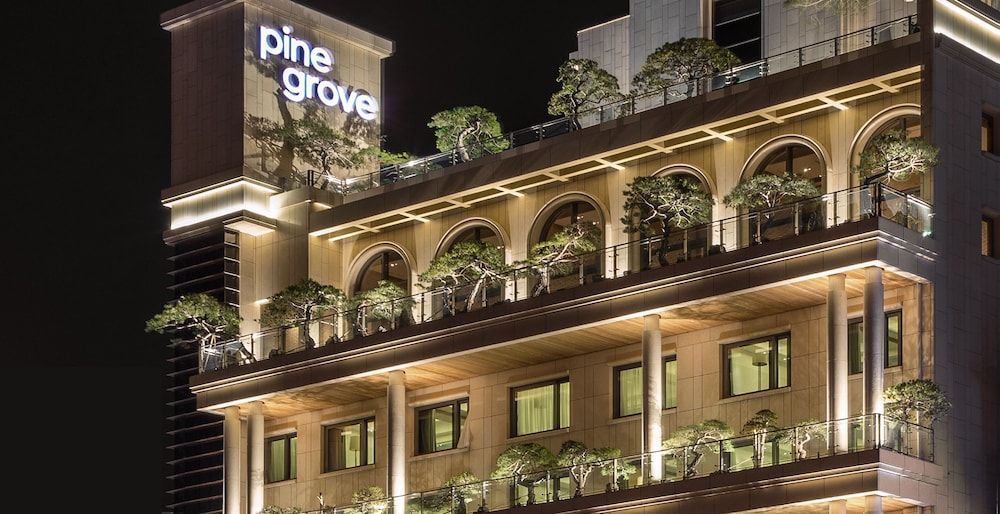 Pinegrove Hotel 1