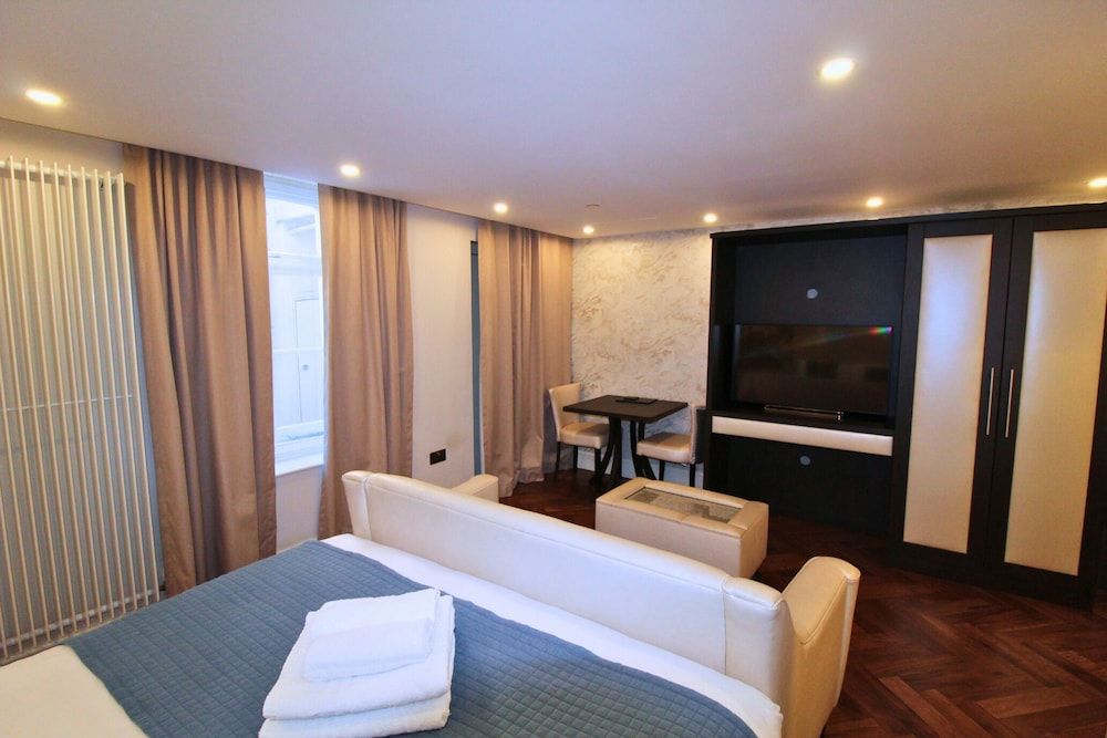 Baker Street Apartments by Viridian Apartments 2