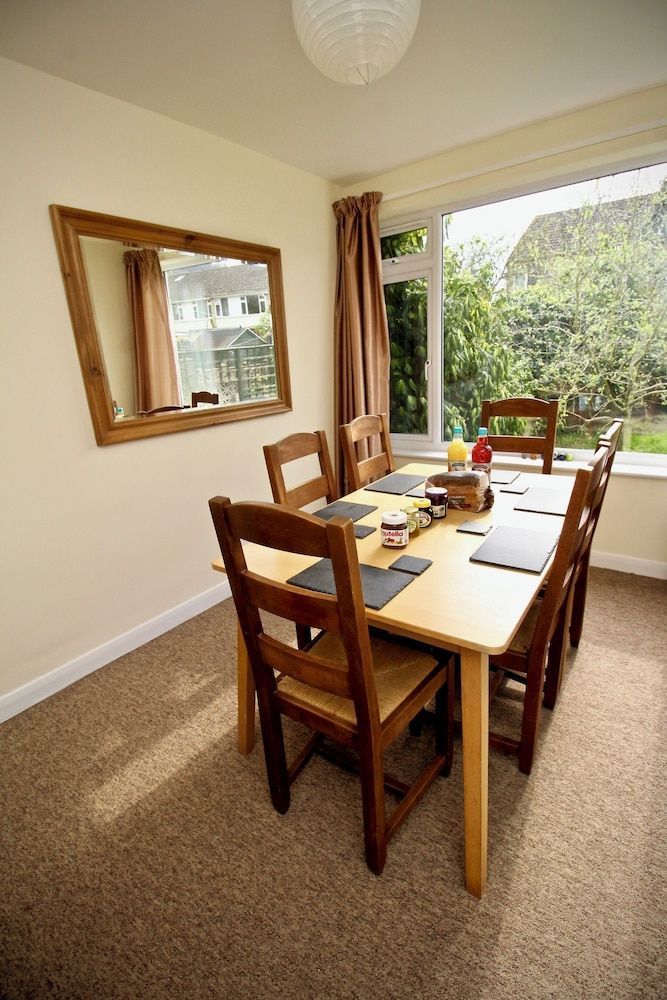 Henry's Guesthouse 2