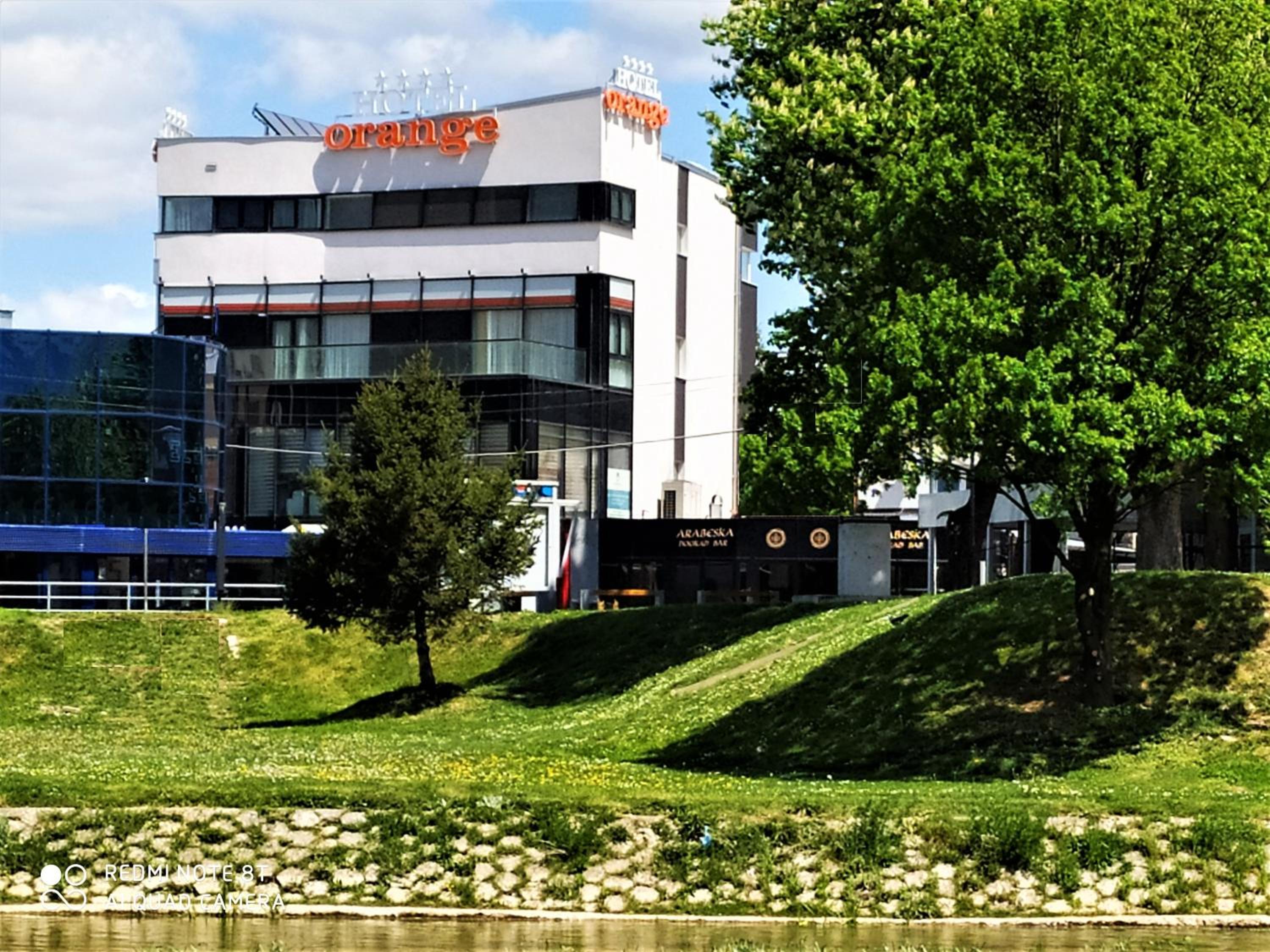 Orange Hotel 1