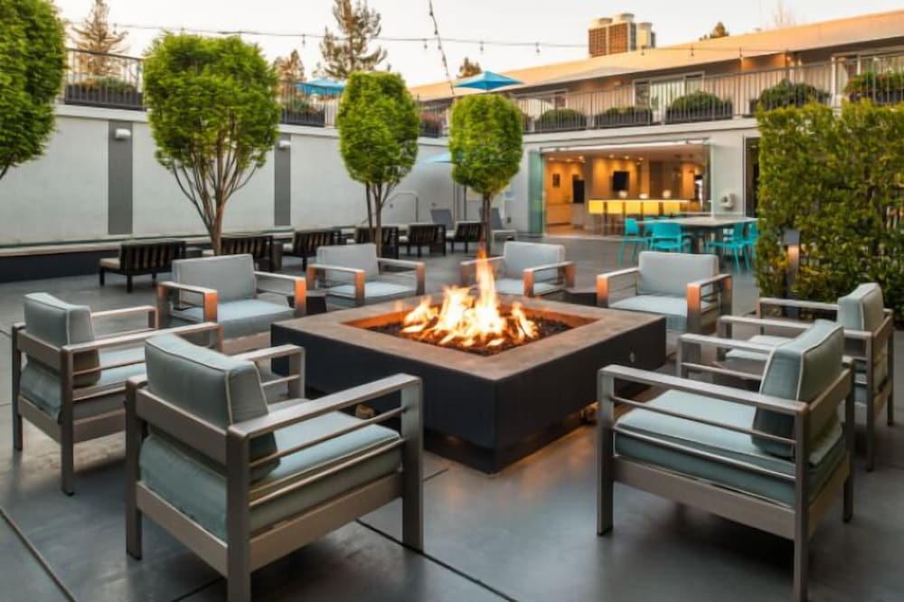Hotel Lucent 1