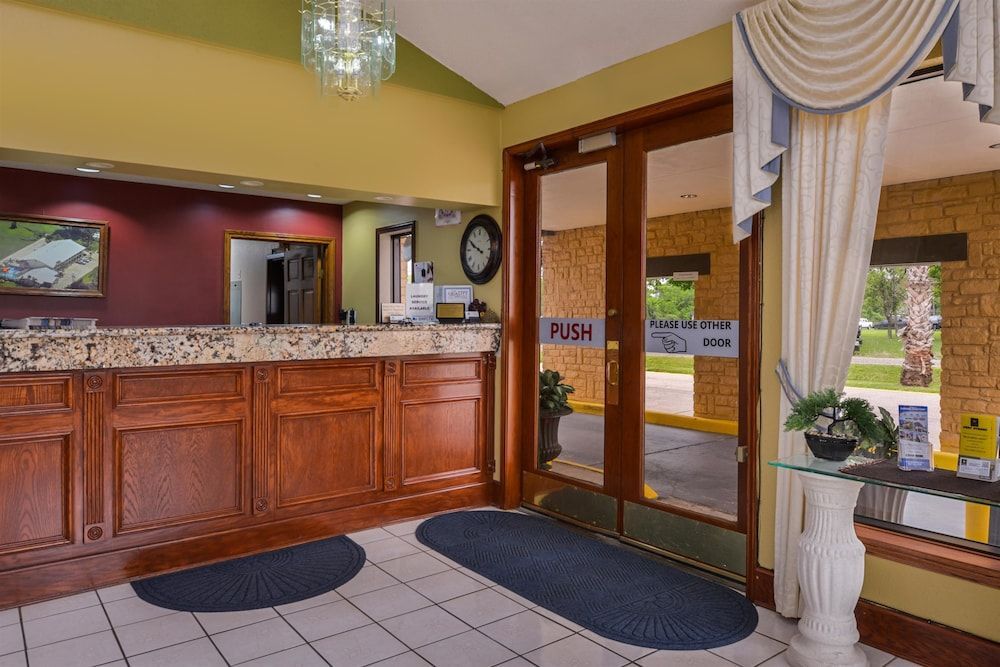 Americas Best Value Inn West Columbia 2