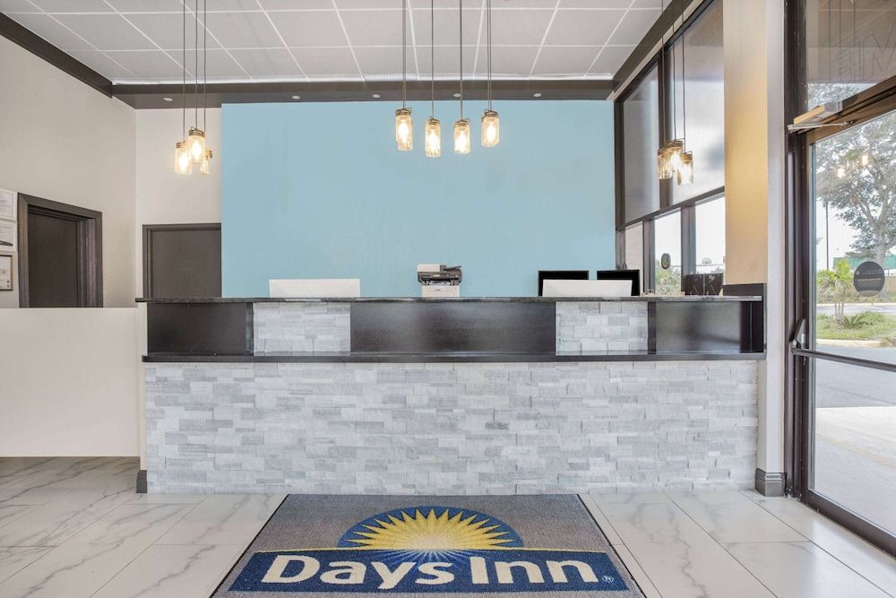 Days Inn by Wyndham N Orlando/Casselberry 2