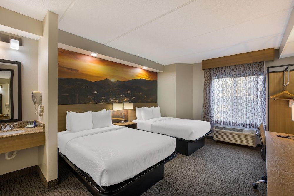 Clarion Pointe Sevierville-Pigeon Forge 1