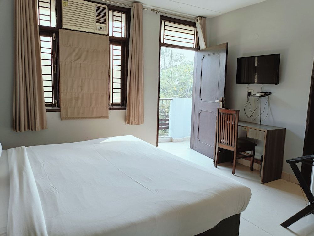 Silver Arrow Guest House 2