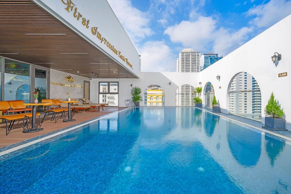 Golden Lotus Hotel Da Nang - Rooftop Bar Sea View 1