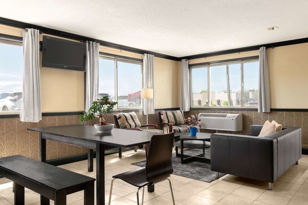 Super 8 by Wyndham Hanover 2