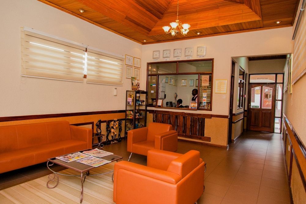Mahogany Lodge, Cantonments 2