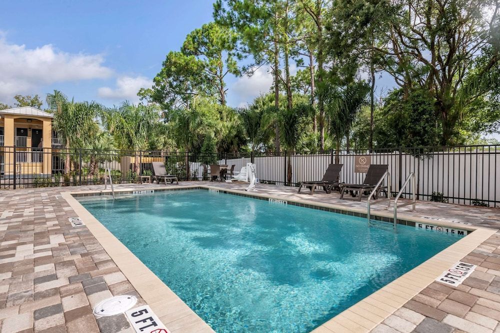 Comfort Suites Daytona Beach-Speedway 1