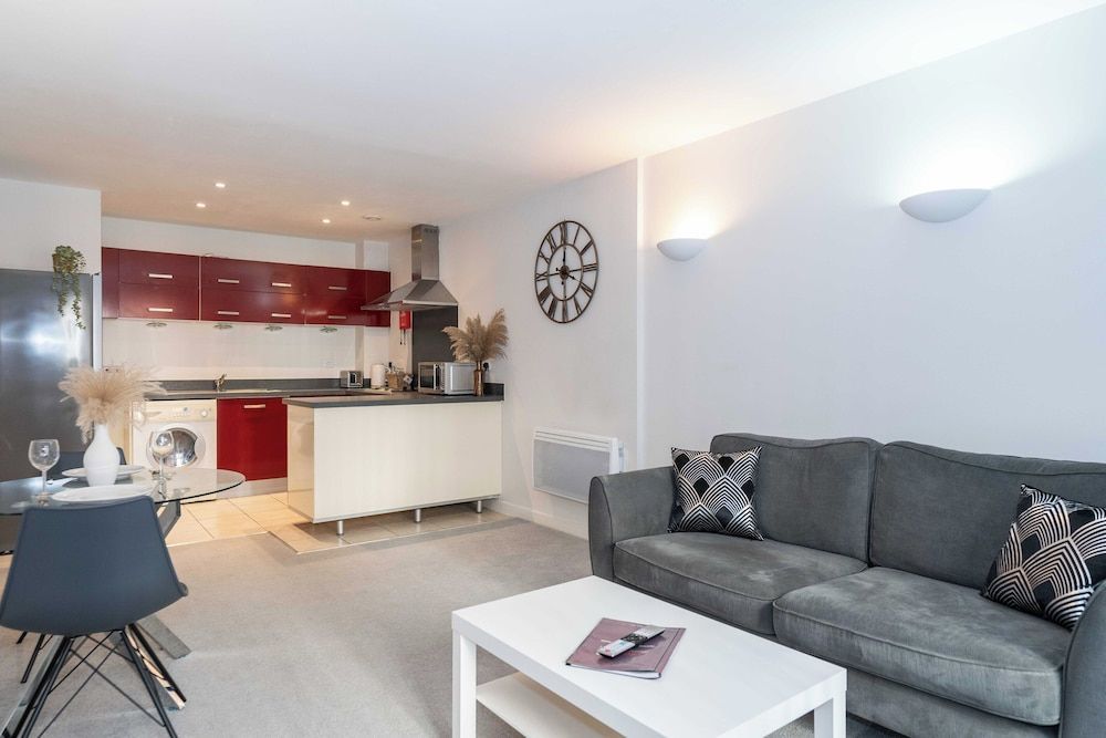 Cotels Centro Budget Busting Apartments! CENTRAL LOCATION, PARKING, FIBRE WIFI, SMART TV, FULLY EQUIPPED KITCHEN 1