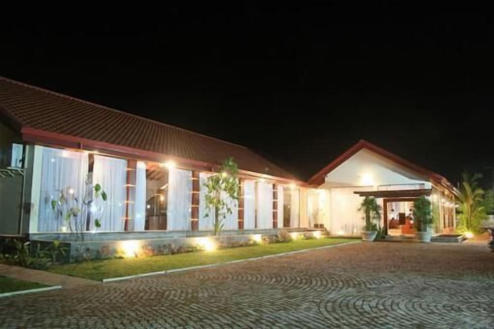 Riverdale Hotel 1
