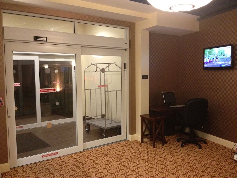 Aashram Hotel by Niagara River 2