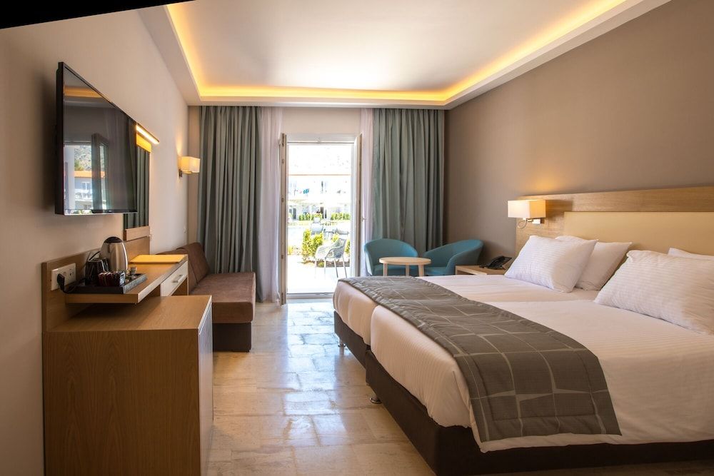 Paleros Beach Resort 2