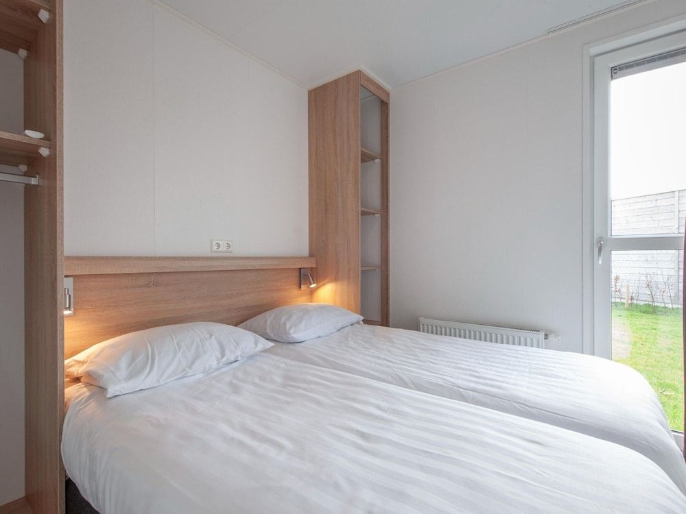Lodge in Nieuwvliet Bad Near the Beach 2